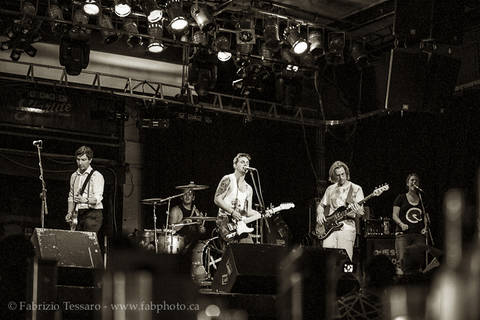 Chasing Jones-Loves Got Teeth CD release